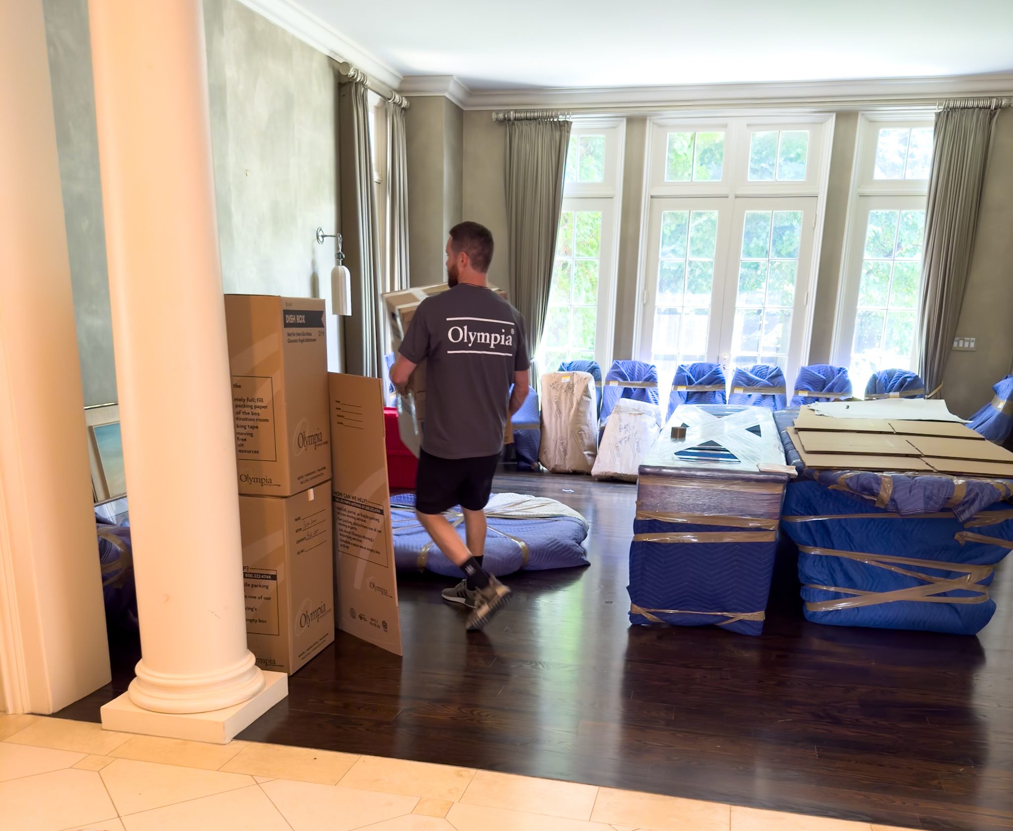 Move coordinator reviewing relocation plans with a client