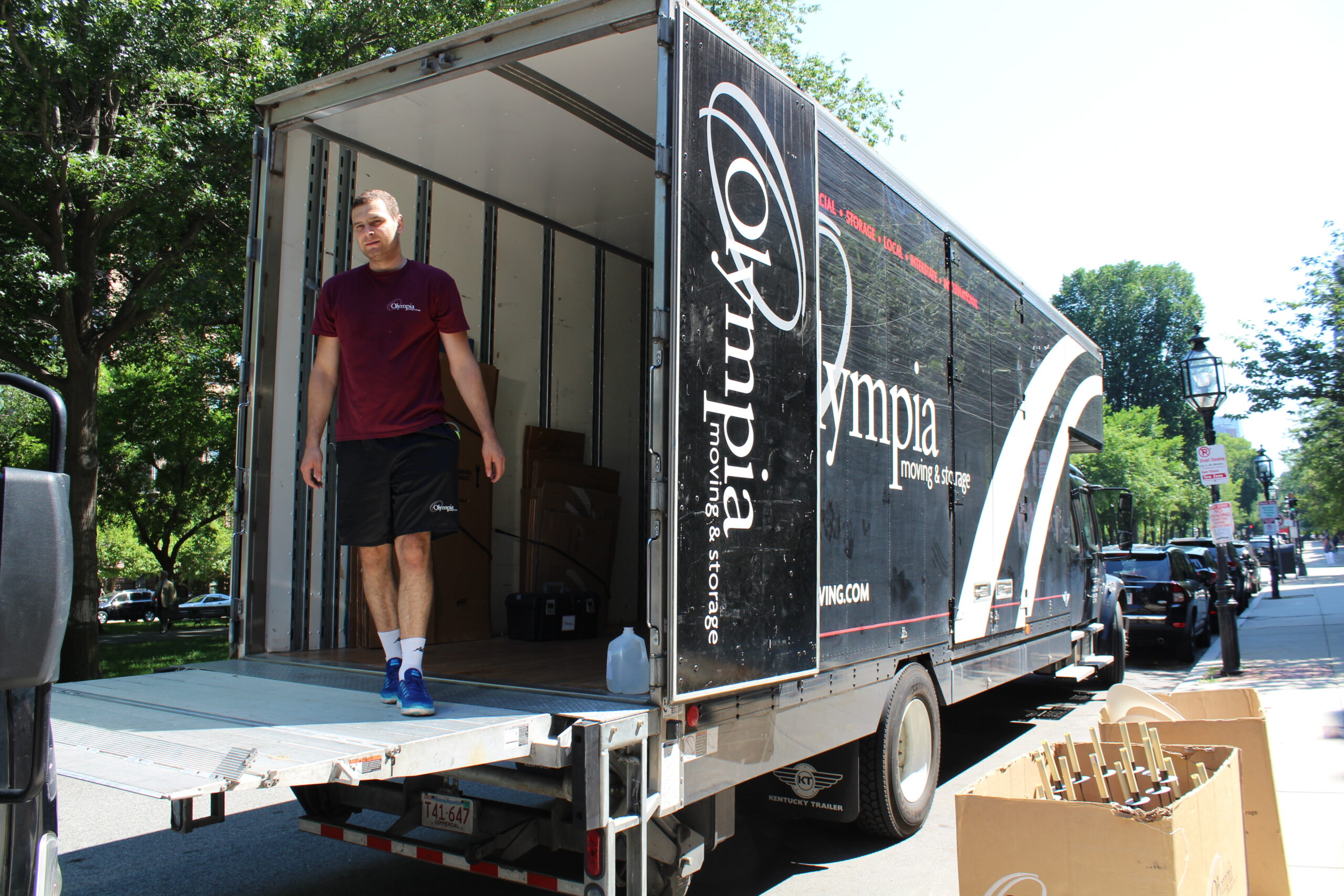 Olympia move captain directing a corporate relocation